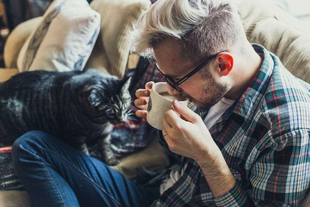 Man drinking coffe - Hard to remove stains
