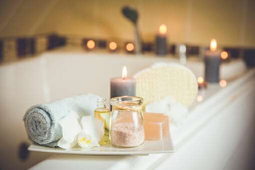 10 ways to make your bathroom smell delicious