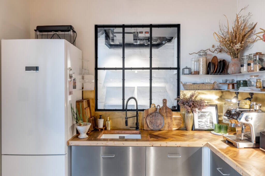 If you learn how to clean stainless steel appliances, you can have a spotless kitchen like this!