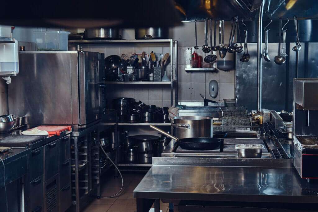 An indsutrial style kitchen perfectly cleaned