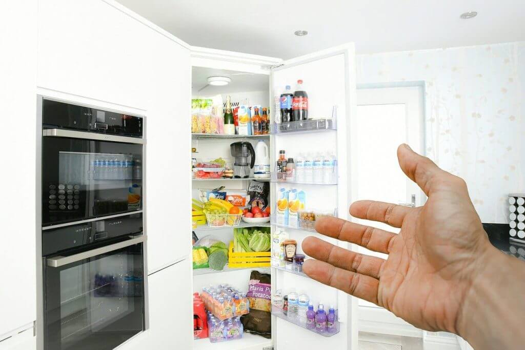 A checklist for cleaning the fridge will make your cleaning session easier